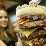 “Heart Attack Grill” el restaurante con la hamburguesa con más calorías del mundo.