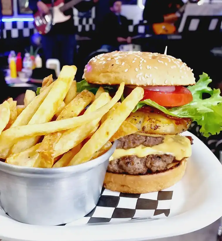 5 restaurantes retro para comer hamburguesas en CDMX