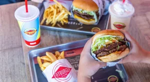 fatburger sucursal centro comercial encuentro oceania cdmx horarios ubicacion menú